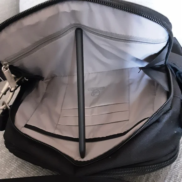 Travelon Black Anti-Theft Classic Crossbody Bag - Picture 7 of 13